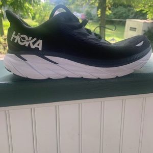 HOKA ONE ONE CLIFTON 8